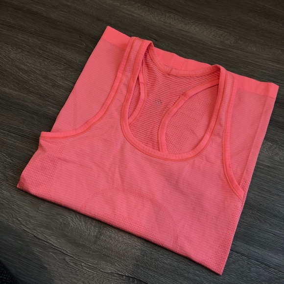 Lululemon Run: Swiftly Racerback Flash - Picture 7 of 11